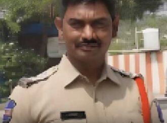 *మహిళా పోలీసును మోసం చేసిన ఎస్ఐ సస్పెండ్*