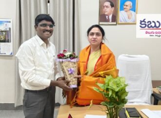 డిఆర్ఓ ను కలిసిన జిజిహెచ్ ఇన్‌చార్జ్ సూపరింటెండెంట్