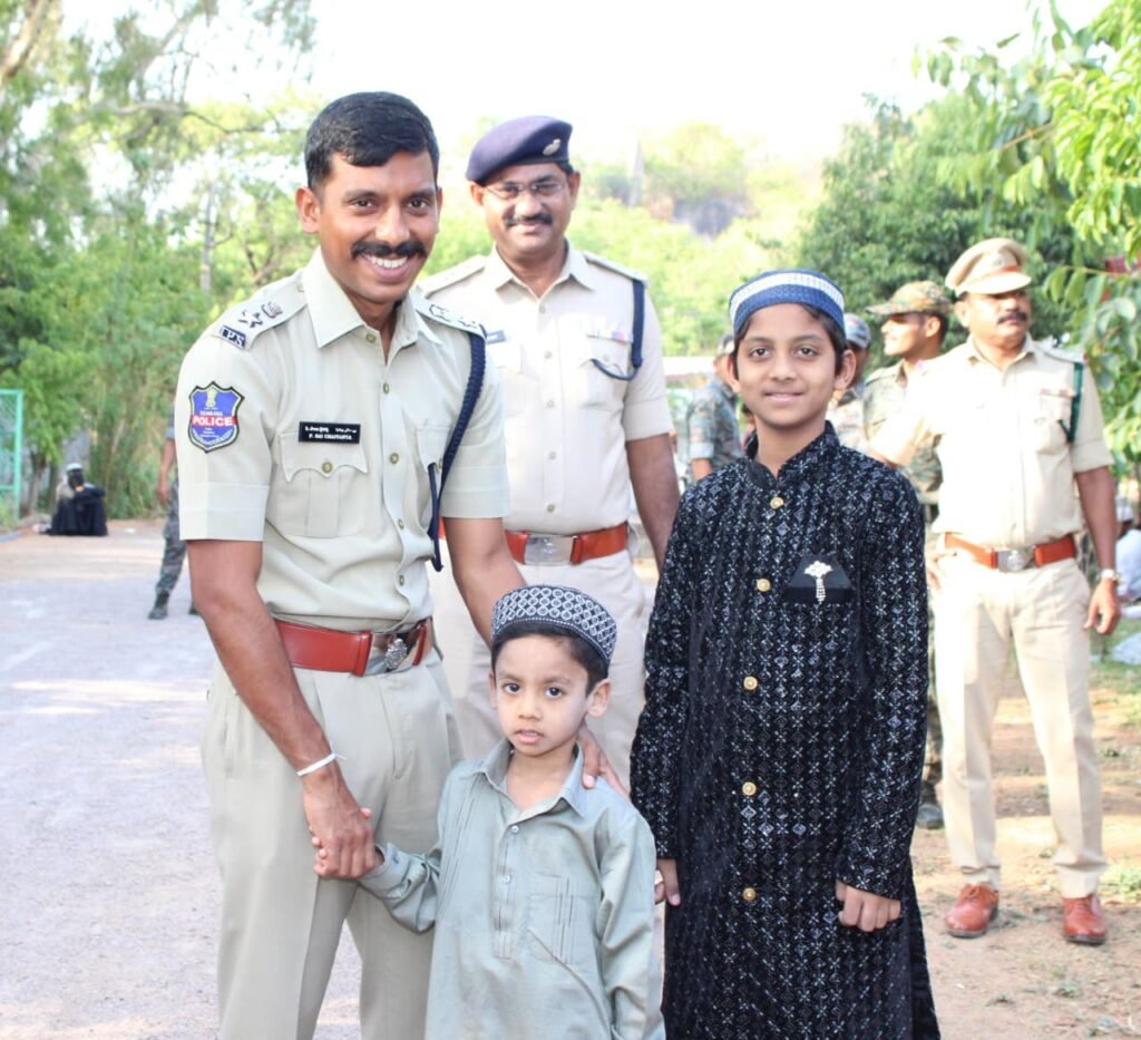 బక్రీద్ పండుగ బందోబస్తు ఏర్పాట్లు పర్యవేక్షించిన పోలీస్ కమిషనర్ 2 WhatsApp Image 2026 05 28 at 2.39.26 PM 1