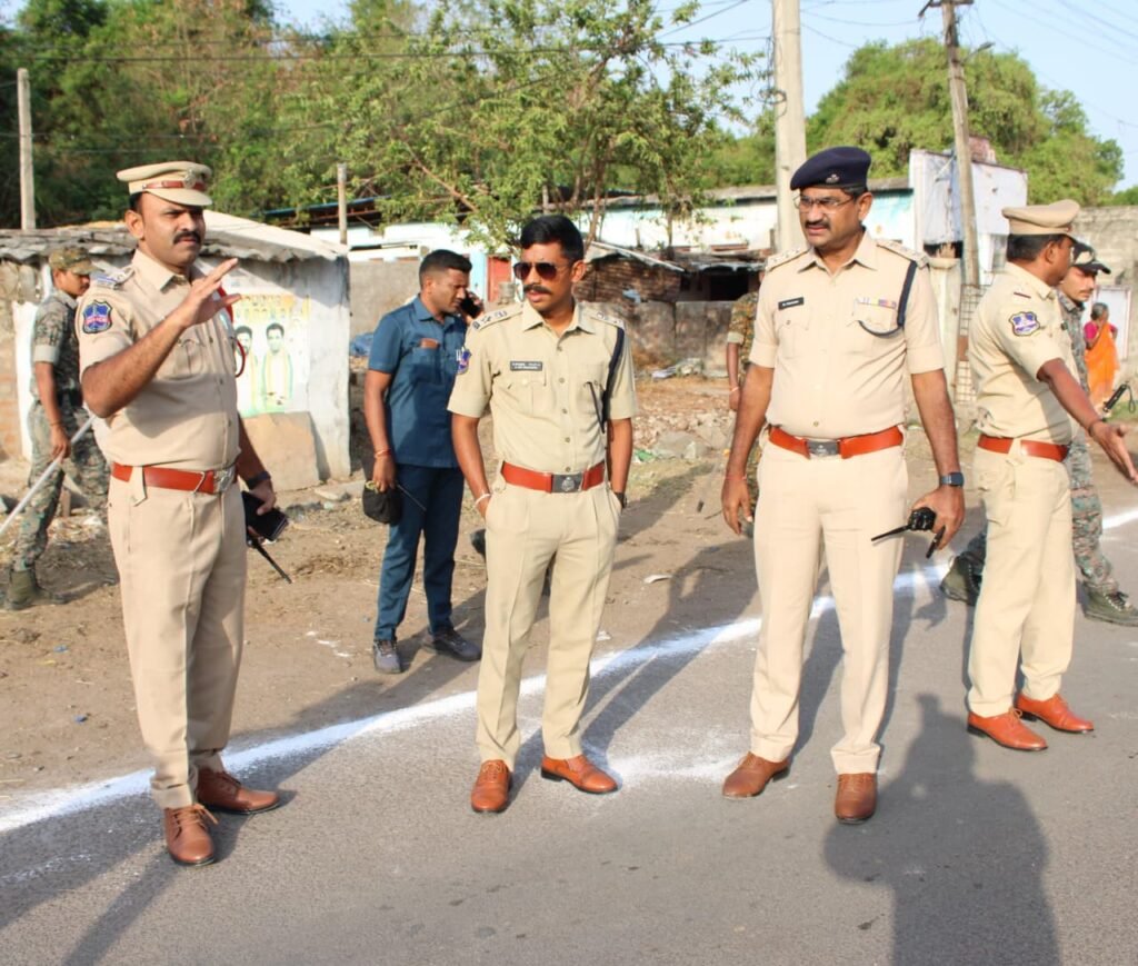 బక్రీద్ పండుగ బందోబస్తు ఏర్పాట్లు పర్యవేక్షించిన పోలీస్ కమిషనర్ 3 WhatsApp Image 2026 05 28 at 2.39.26 PM