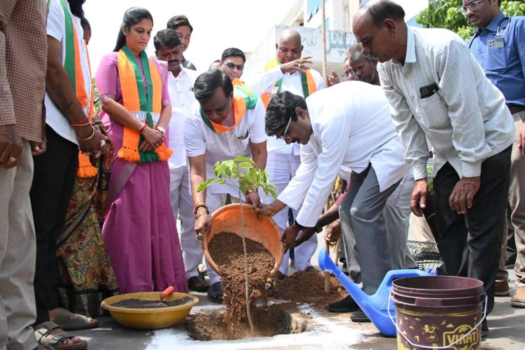 ప్రతి ఒక్కరు "అమ్మ పేరు"తో మొక్కలు నాటాలి 3 WhatsApp Image 2026 06 05 at 2.01.10 PM