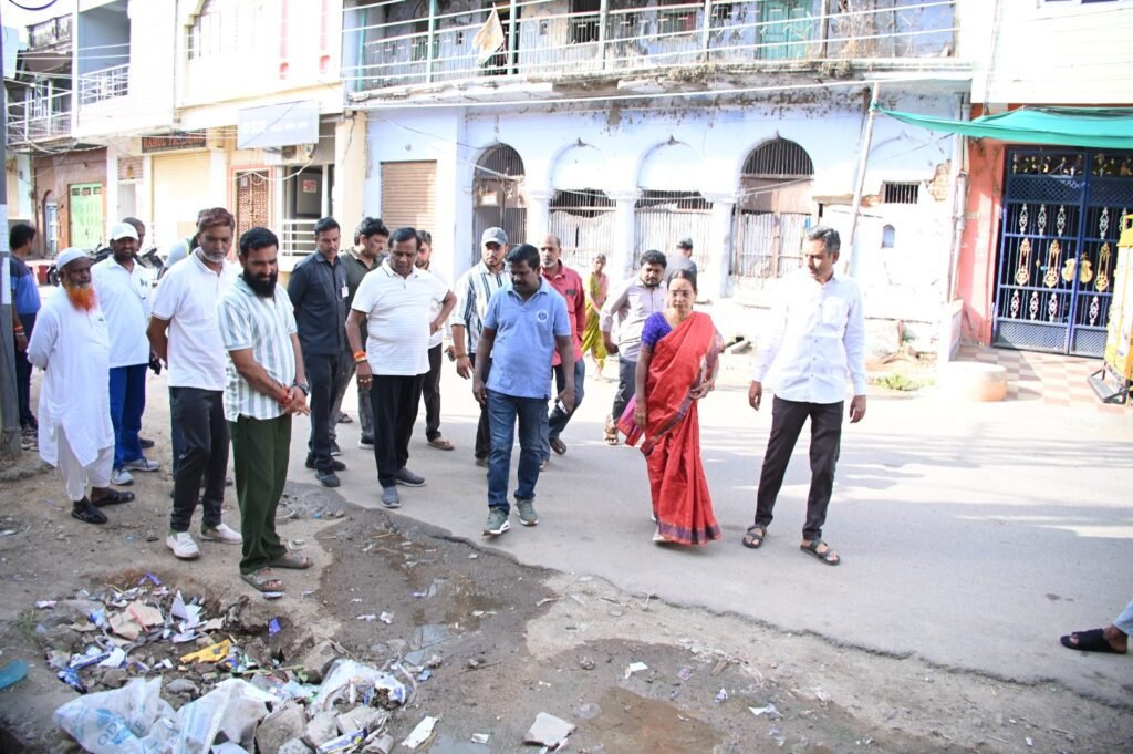అధికారులు పారిశుద్ధ్యంపై ఎప్పటికప్పుడు పర్యవేక్షించాలి 2 WhatsApp Image 2026 06 16 at 2.12.02 PM 1