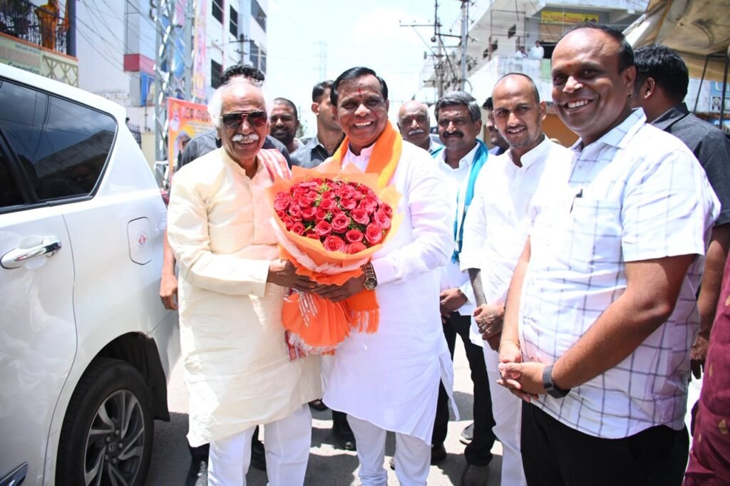 తెలంగాణలో విశ్వవిద్యాలయాల పరిస్థితి దారుణం 2 man