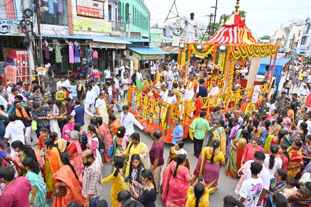 నేత్రపర్వంగా జగన్నాథ రథయాత్ర.. 4 jaggganata5